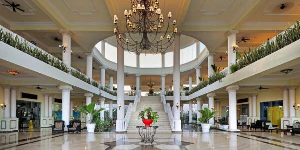 airport-transfer-to-grand-palladium-lobby airport-transfer-to-grand-palladium-lobby