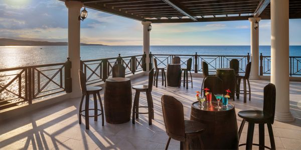 airport-transfer-to-jewel-paradise-cove-deck[1]