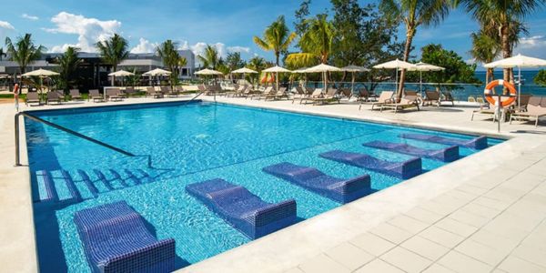 airport-transfer-to-riu-montego-bay-pool