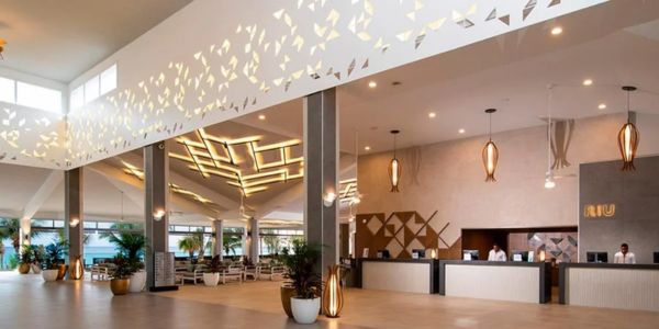 airport-transfer-to-riu-ocho-rios-lobby