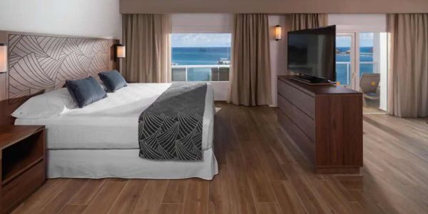 Montego Bay Airport Transfer to Hotel RIU Reggae