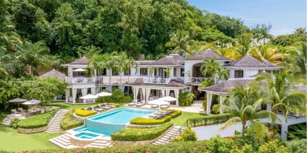 Private Transfer from MBJ Airport to Round Hill Hotel and Villas