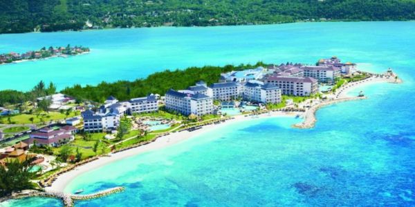 airport-transfer-to-secrets-st-james-property