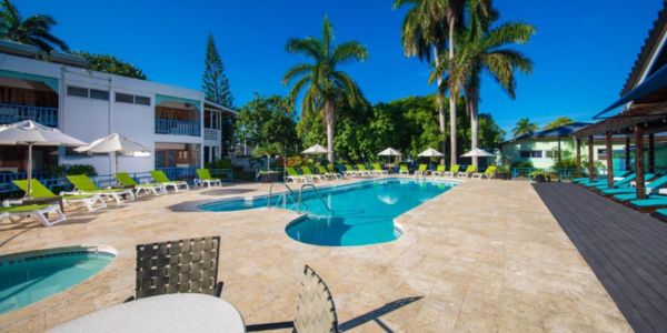 airport-transfer-to-tobys-resort-pool