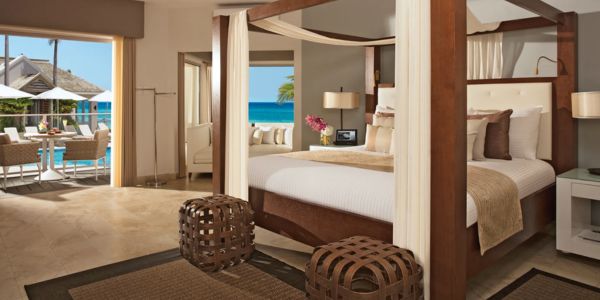 airport-transfer-to-zoetry-bedroom