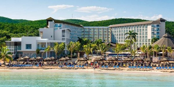 island-dream-tour-airport-transfer-to-falmouth-hotel-2