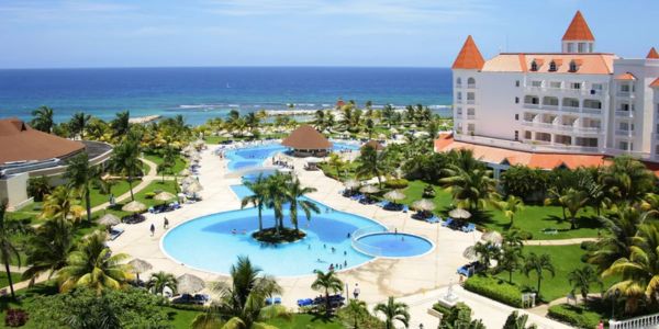 airport transfer to runaway bay hotel aerial view