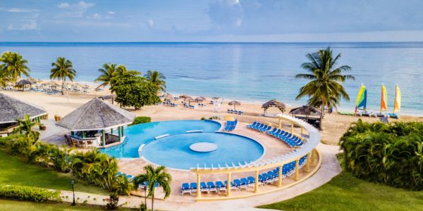 island-dream-tour-airport-transfer-to-runaway-bay-hotel-pool-view