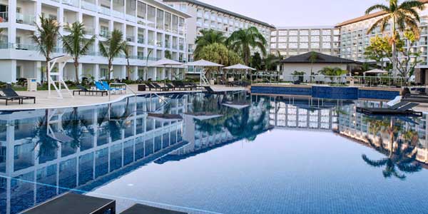 island-dream-tours-airport-transfers-to-hideaway-at-royalton-blue-waters-pool-view